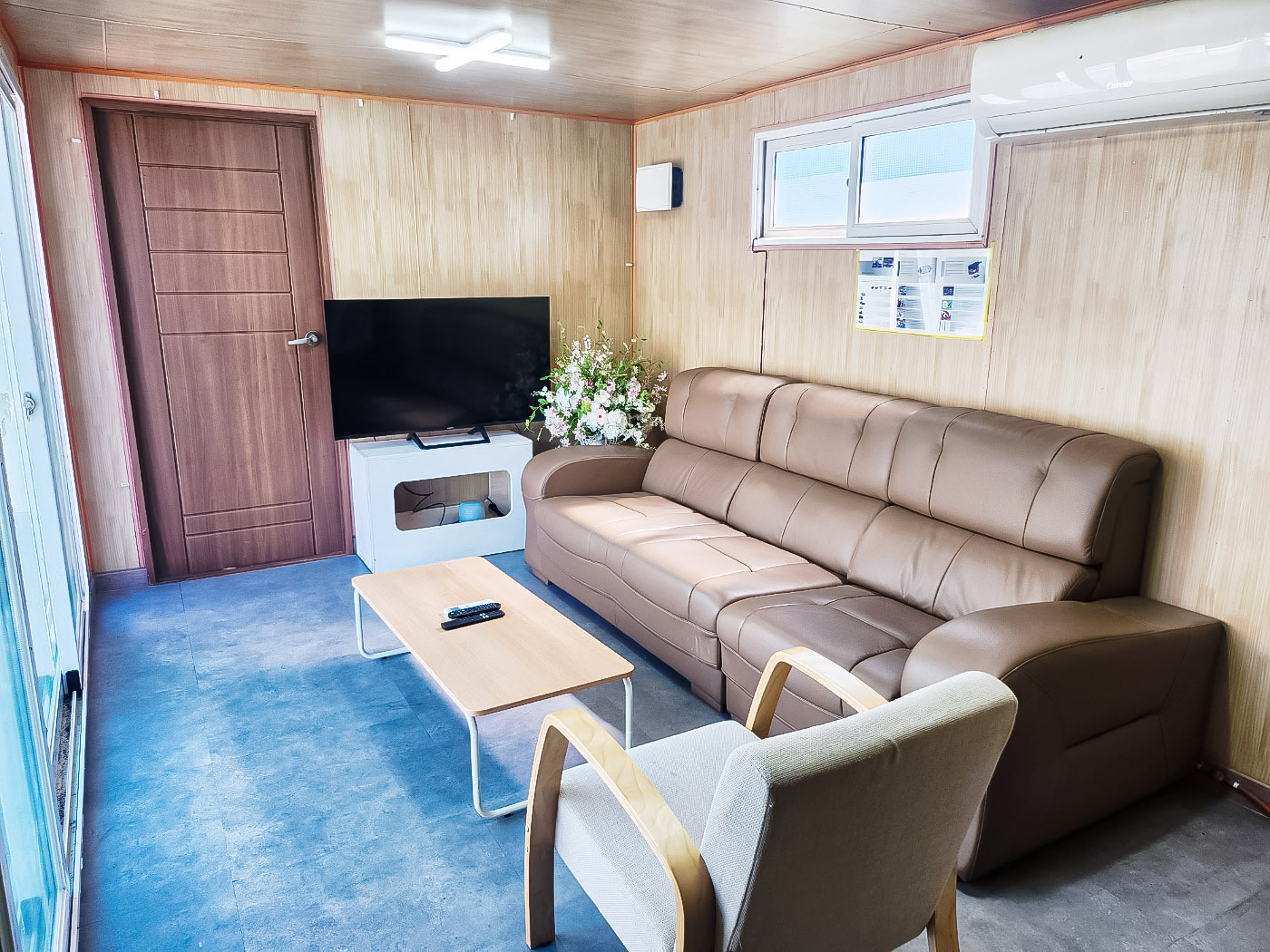 스페이스캠핑카블루RV AS센터- 고객센터 실내